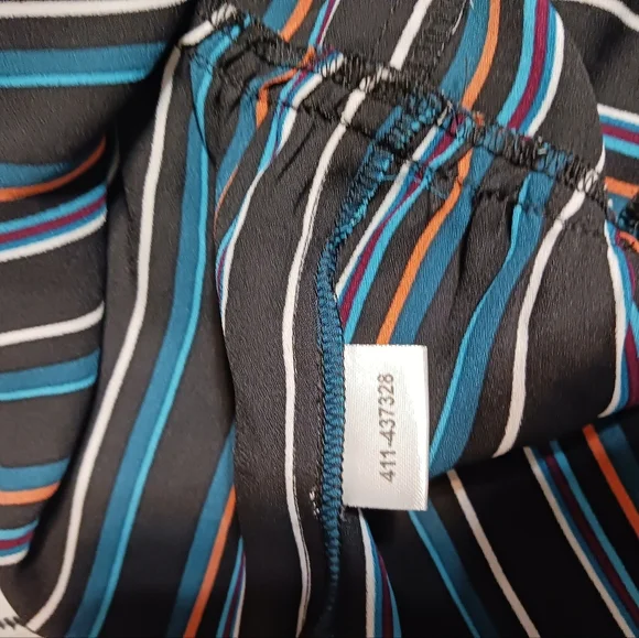 Slight off-shoulder shift blouse - Picture 9 of 10